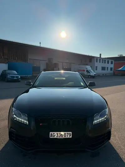 Audi RS5 4.2 V8 FSI Quattro — Coupé haute performance, 39000 km seulement — fianco