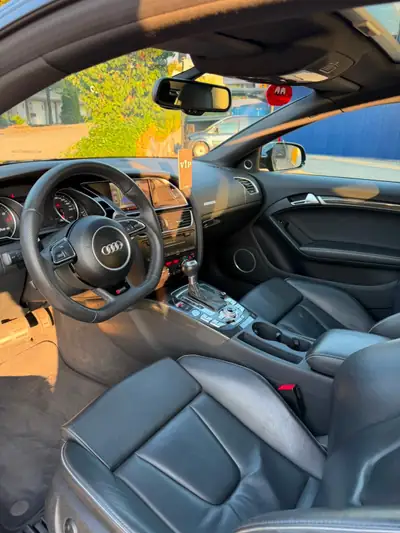 Audi RS5 4.2 V8 FSI Quattro — Coupé haute performance, 39000 km seulement — interni