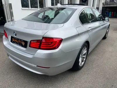 BMW 525d xDrive — Berline premium diesel, 218 ch et transmission intégrale — Heckansicht