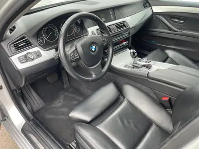 BMW 525d xDrive — Berline premium diesel, 218 ch et transmission intégrale — Armaturenbrett