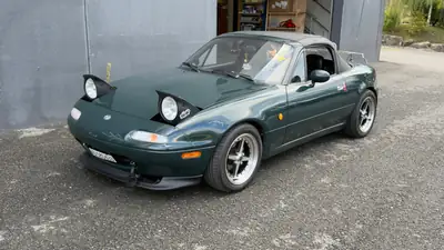 Mazda MX-5 NA 1.6i-16V — Le roadster iconique des années 90, authentique et amusant — vue extérieure