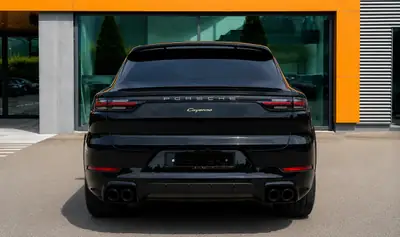 Porsche Cayenne Coupé 3.0 V6 E-Hybrid — SUV premium hybride rechargeable, 44 000 km — arrière