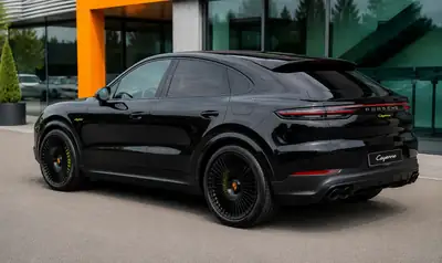 Porsche Cayenne Coupé 3.0 V6 E-Hybrid — SUV premium hybride rechargeable, 44 000 km — tableau de bord