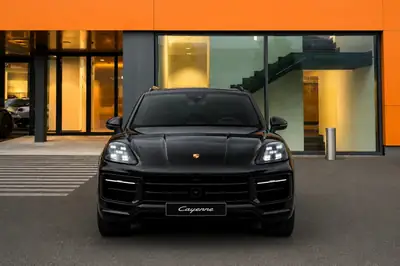 Porsche Cayenne Coupé 3.0 V6 E-Hybrid — SUV premium hybride rechargeable, 44 000 km — intérieur