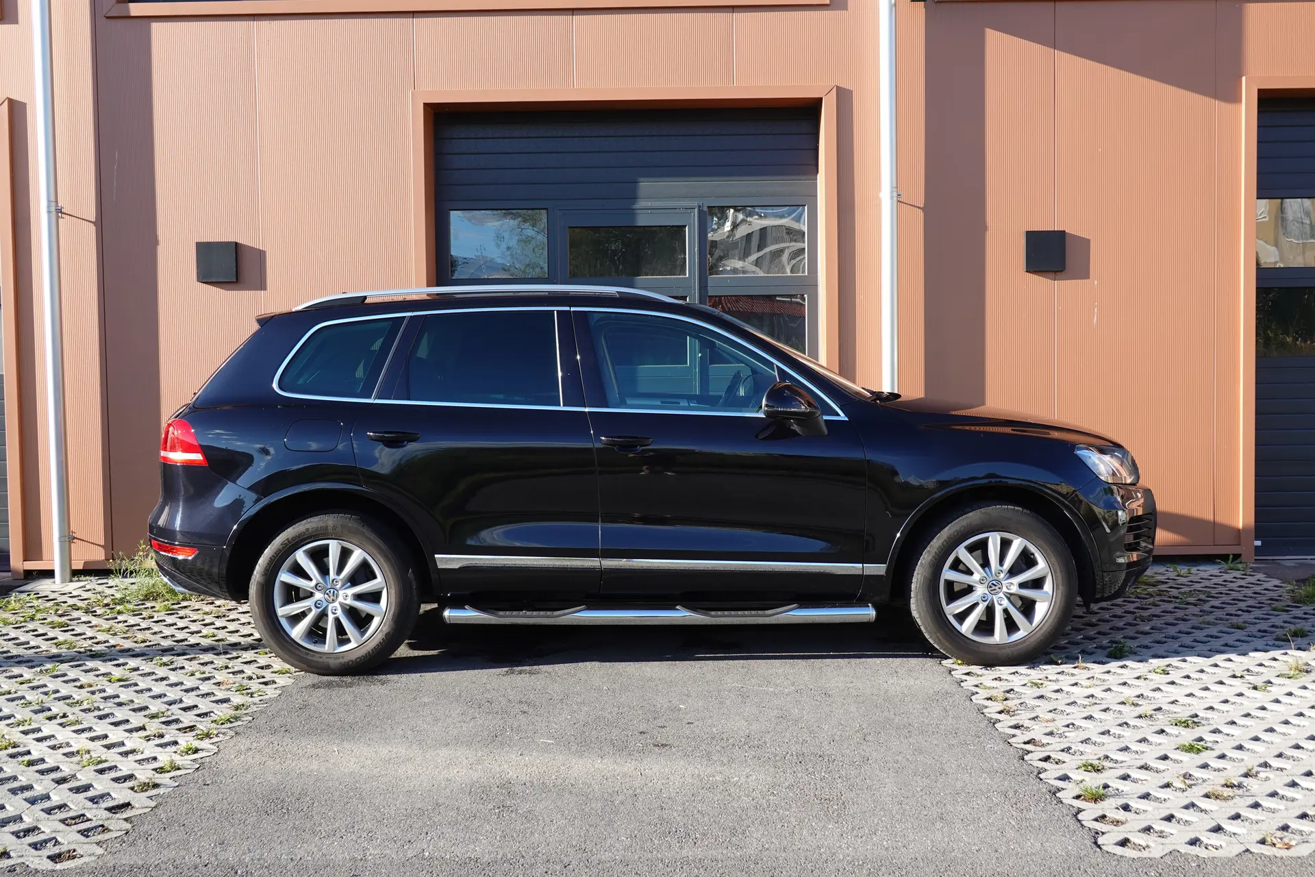 VW Touareg 3.0 TDI — SUV premium diesel, attelage 3500 kg, intérieur cuir