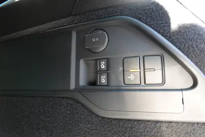 VW Touareg 3.0 TDI — SUV premium diesel, attelage 3500 kg, intérieur cuir — Miniature 19