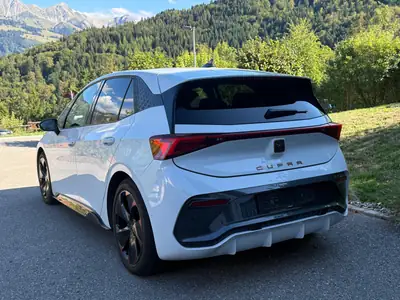 CUPRA Born 58 kWh e-Boost — Électrique sportif, 16'000 km seulement — Heckansicht