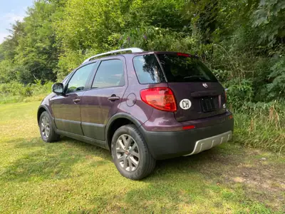 FIAT Sedici 1.6 16V Emotion — Compact polyvalent, 4x4 intégral et très peu kilométré — Seitenansicht
