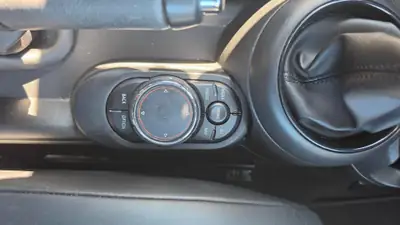 MINI Cabrio Cooper S 2.0i — Cabriolet 192 ch, entretien complet, sans sinistre — Armaturenbrett