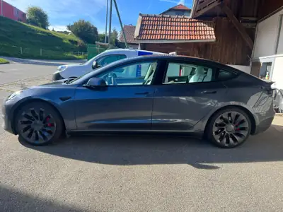 Tesla Model 3 Performance D — Berline électrique haute performance, 94 300 km — Seitenansicht