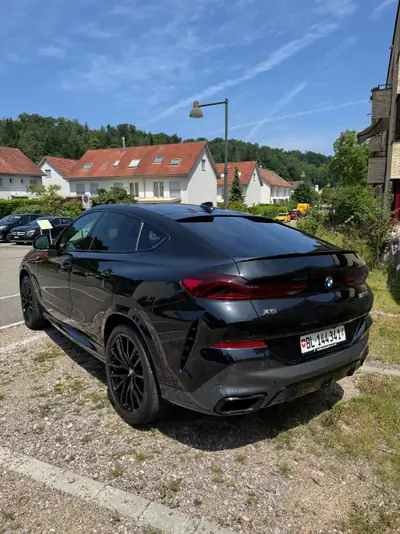 BMW X6 M50i — SUV coupé haute performance, 530 ch et seulement 46 000 km — intérieur