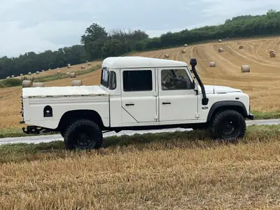 Land Rover Defender 130 TD5 — Pickup légendaire, 110'000 km, moteur diesel robuste — Miniatura 9