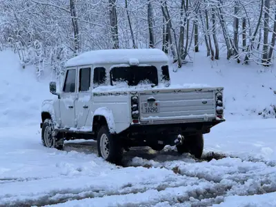 Land Rover Defender 130 TD5 — Pickup légendaire, 110'000 km, moteur diesel robuste — Miniatura 10