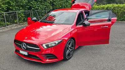 Mercedes-Benz A 200 AMG Line — Berline compacte sportive, boîte DCT révisée — vista posteriore