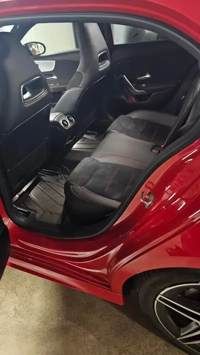 Mercedes-Benz A 200 AMG Line — Berline compacte sportive, boîte DCT révisée — Miniatura 11