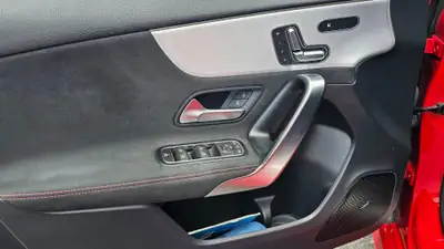 Mercedes-Benz A 200 AMG Line — Berline compacte sportive, boîte DCT révisée — Miniatura 15