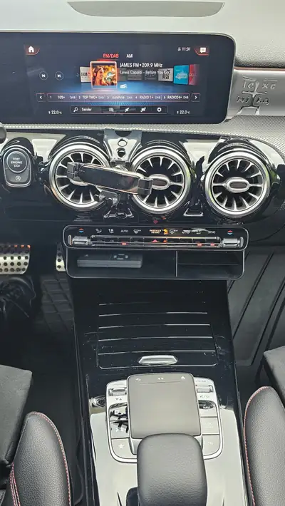 Mercedes-Benz A 200 AMG Line — Berline compacte sportive, boîte DCT révisée — Miniatura 17