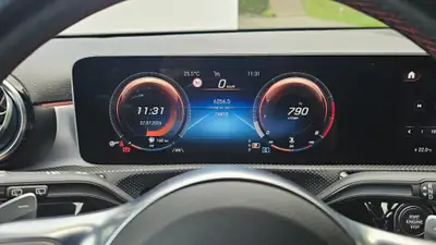 Mercedes-Benz A 200 AMG Line — Berline compacte sportive, boîte DCT révisée — Miniatura 16