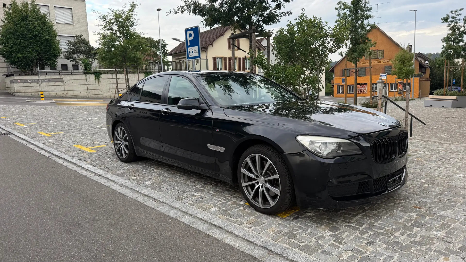 BMW 730d xDrive — Berline de prestige diesel, 181 000 km, transmission intégrale — vue extérieure