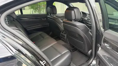 BMW 730d xDrive — Berline de prestige diesel, 181 000 km, transmission intégrale — détail