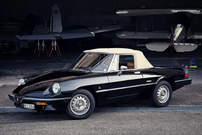 Alfa Romeo Spider 2.0 Veloce 1986 — Cabriolet de légende, expertisé vétéran sans défaut — Außenansicht