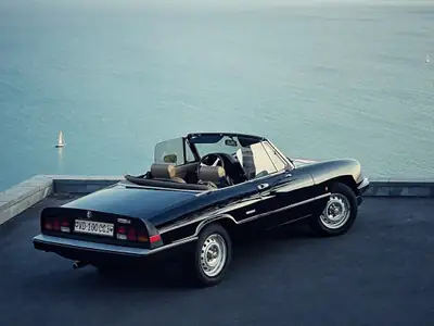 Alfa Romeo Spider 2.0 Veloce 1986 — Cabriolet de légende, expertisé vétéran sans défaut — Seitenansicht