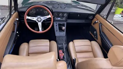 Alfa Romeo Spider 2.0 Veloce 1986 — Cabriolet de légende, expertisé vétéran sans défaut — Armaturenbrett