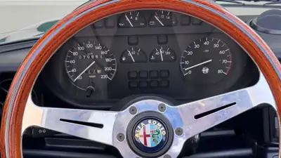 Alfa Romeo Spider 2.0 Veloce 1986 — Cabriolet de légende, expertisé vétéran sans défaut — Miniatur 10