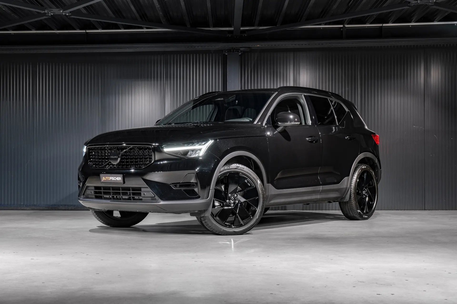 Volvo XC40 B3 Plus Black Edition — Hybride mild, design premium et technologie suédoise