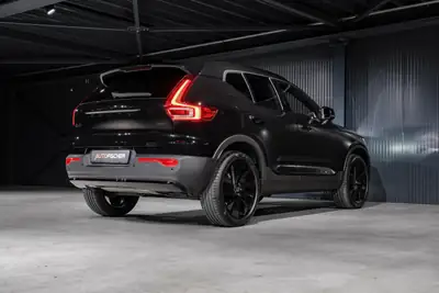Volvo XC40 B3 Plus Black Edition — Hybride mild, design premium et technologie suédoise — Miniature 7