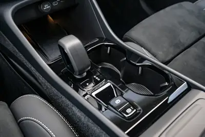 Volvo XC40 B3 Plus Black Edition — Hybride mild, design premium et technologie suédoise — Miniature 21