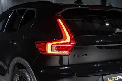 Volvo XC40 B3 Plus Black Edition — Hybride mild, design premium et technologie suédoise — Miniature 28