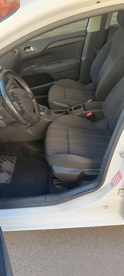 Citroën C4 Picasso 1.4 VTi — Monospace familial compact, entretien économique — Miniature 9