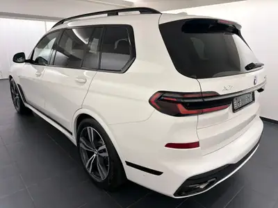 BMW X7 xDrive 48 40d M Sport Pro 2025 — SUV 7 places hybride diesel, première main — fianco