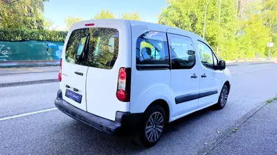 Peugeot Partner 1.6 Active — Monospace pratique, 5 places, sans accident — Heckansicht