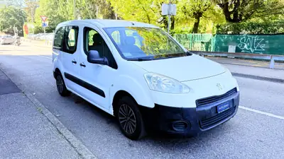 Peugeot Partner 1.6 Active — Monospace pratique, 5 places, sans accident — Armaturenbrett