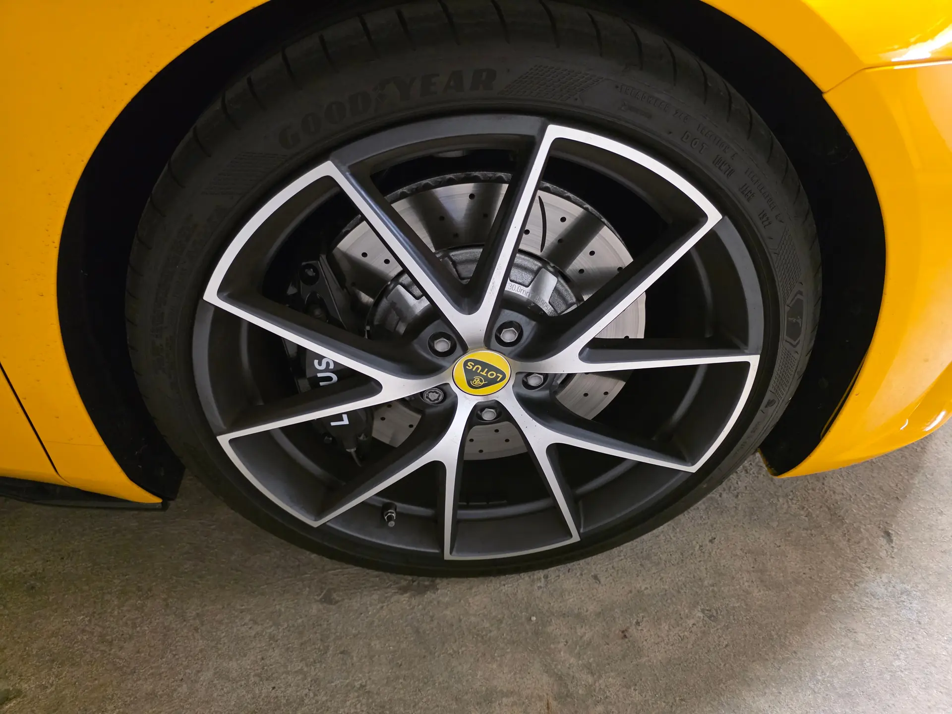 Lotus Emira 2024 occasion Genève — 5