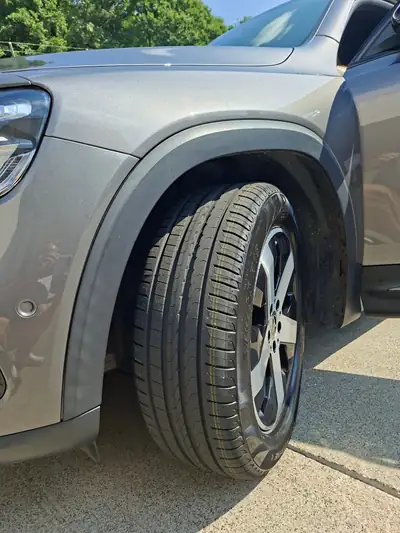 Mercedes-Benz GLB 220 d — SUV compact 7 places, diesel efficace, 50'000 km seulement — interni