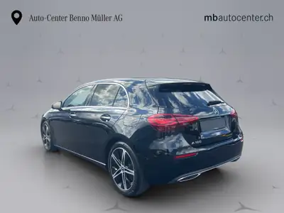 Mercedes-Benz Classe A 180 Progressive — Berline compacte hybride essence, 67'000 km — vista posteriore