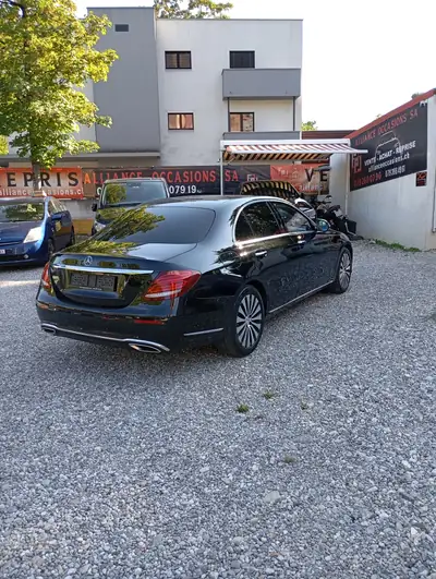 Mercedes-Benz E 400 Exclusive 4Matic — Berline premium 333 ch, intérieur cuir noir — Miniature 8