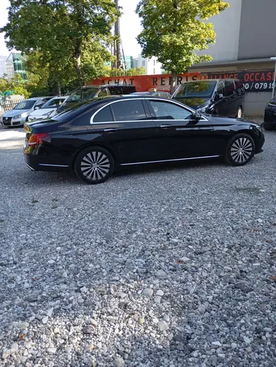 Mercedes-Benz E 400 Exclusive 4Matic — Berline premium 333 ch, intérieur cuir noir — Miniature 9