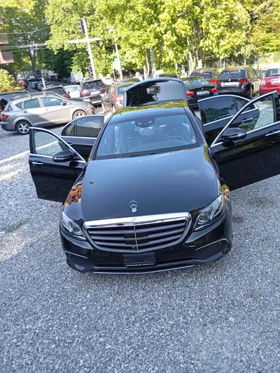 Mercedes-Benz E 400 Exclusive 4Matic — Berline premium 333 ch, intérieur cuir noir — Miniature 12