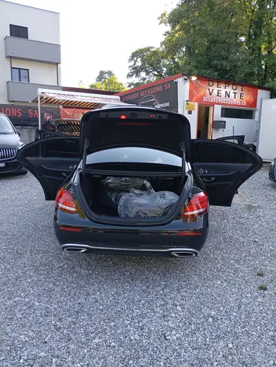 Mercedes-Benz E 400 Exclusive 4Matic — Berline premium 333 ch, intérieur cuir noir — Miniature 10