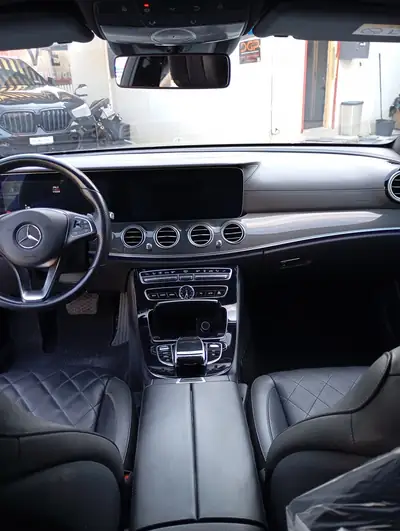Mercedes-Benz E 400 Exclusive 4Matic — Berline premium 333 ch, intérieur cuir noir — Miniature 14
