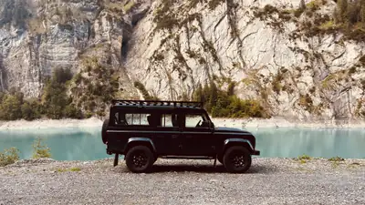 Land Rover Defender 2.2 TD4 SW SE — Le SUV polyvalent diesel, robustesse éprouvée — vista esterna