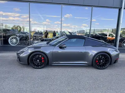 Porsche 911 Targa 4 GTS PDK — Roadster iconique, 480 ch et toit rétractable — Heckansicht