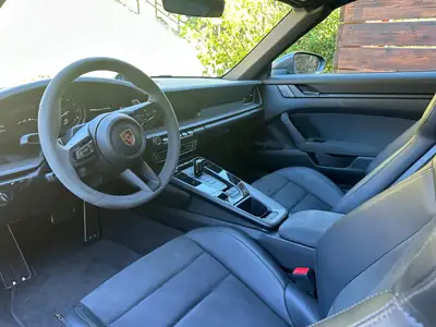 Porsche 911 Targa 4 GTS PDK — Roadster iconique, 480 ch et toit rétractable — Miniatur 20