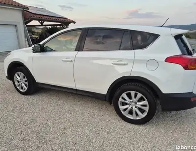 Toyota RAV4 Style 2014 — SUV diesel fiable, 4x4 polyvalent sans accident — Außenansicht