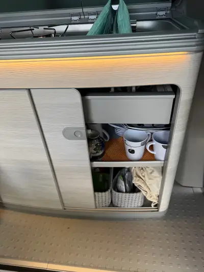 VW T6 2.0 TDI 150 Ocean Edition — Camping-car familial robuste, 85'000 km seulement — Miniature 12