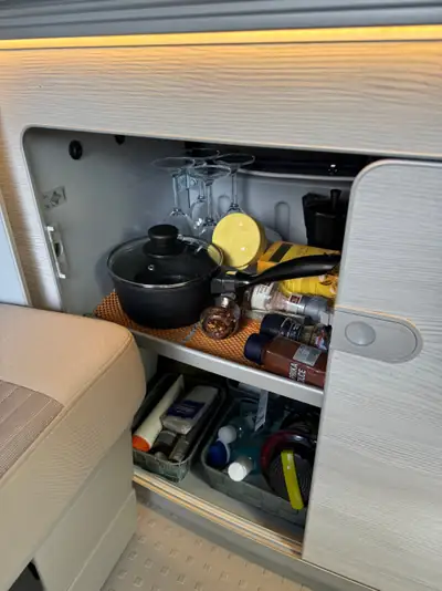 VW T6 2.0 TDI 150 Ocean Edition — Camping-car familial robuste, 85'000 km seulement — Miniature 13